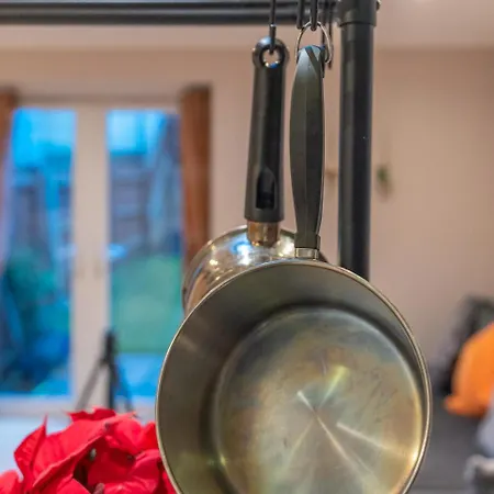 Charming 2-bed Flat With Garden Appartement