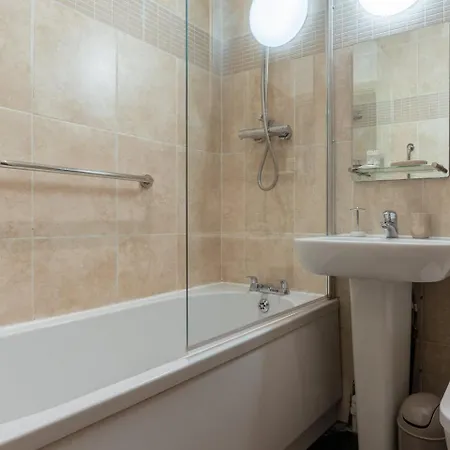 Charming 2-bed Flat With Garden *