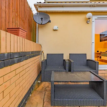 Charming 2-bed Flat With Garden