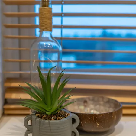 Charming 2-bed Flat With Garden بريستول