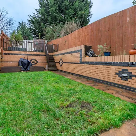 Charming 2-bed Flat With Garden