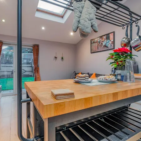 Charming 2-bed Flat With Garden