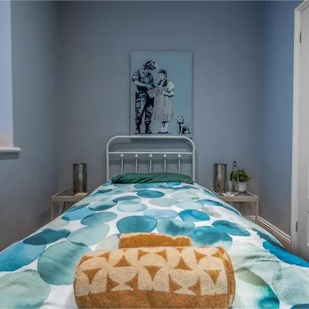 Charming 2-bed Flat With Garden アパート